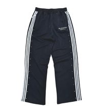 Load image into Gallery viewer, Gunzinii Stripped Sweatpants
